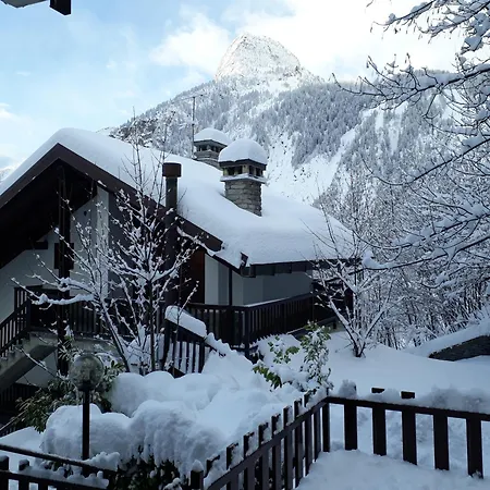 Apartamento Casa Ai Piedi Del Monte Bianco Courmayeur